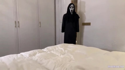 Ruth Lee meets Ghost Face