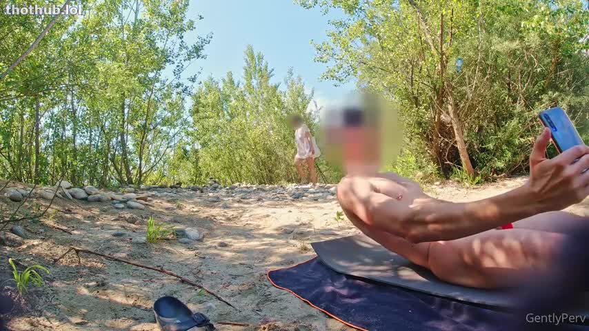 OnlyFans leaked GentlyPerv - I show my hard cock to a girl on the beach... she comes and jerks me off on HDthot