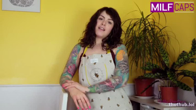 Molly Darling - A Whores Guide To Dinner Parties