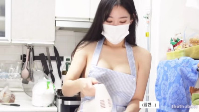 Heeyuri - naked apron