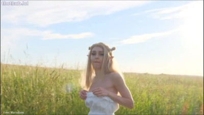 AnnaLiisppb - what an elf has under the dress