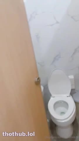 OnlyFans leaked Mewnii - Fingering on Public Toilet on HDthot