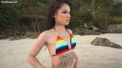 MamboPerv- DPA Bruna Santos gets dapped on public beach