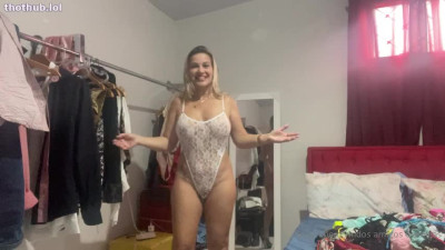 a loira praiana OnlyFans Uma langeri branca transparente