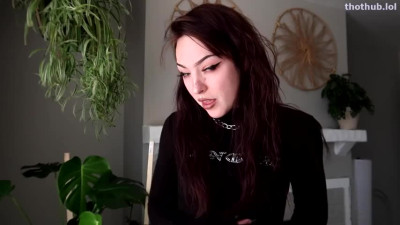 Millie Millz (tiinyhottie) -- A Goth daughter