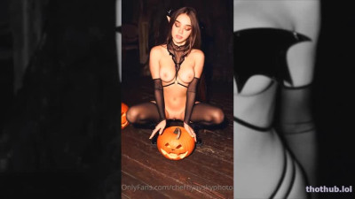 Seltin Sweety Halloween Teasing